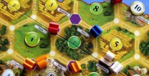 hrdá škola den her